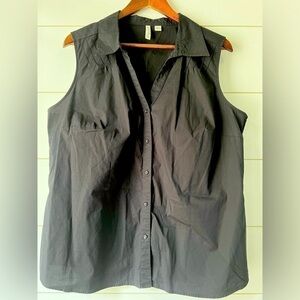 St.Johns Bay black sleeveless button down V-Neck collar shirt with stretch. 1X